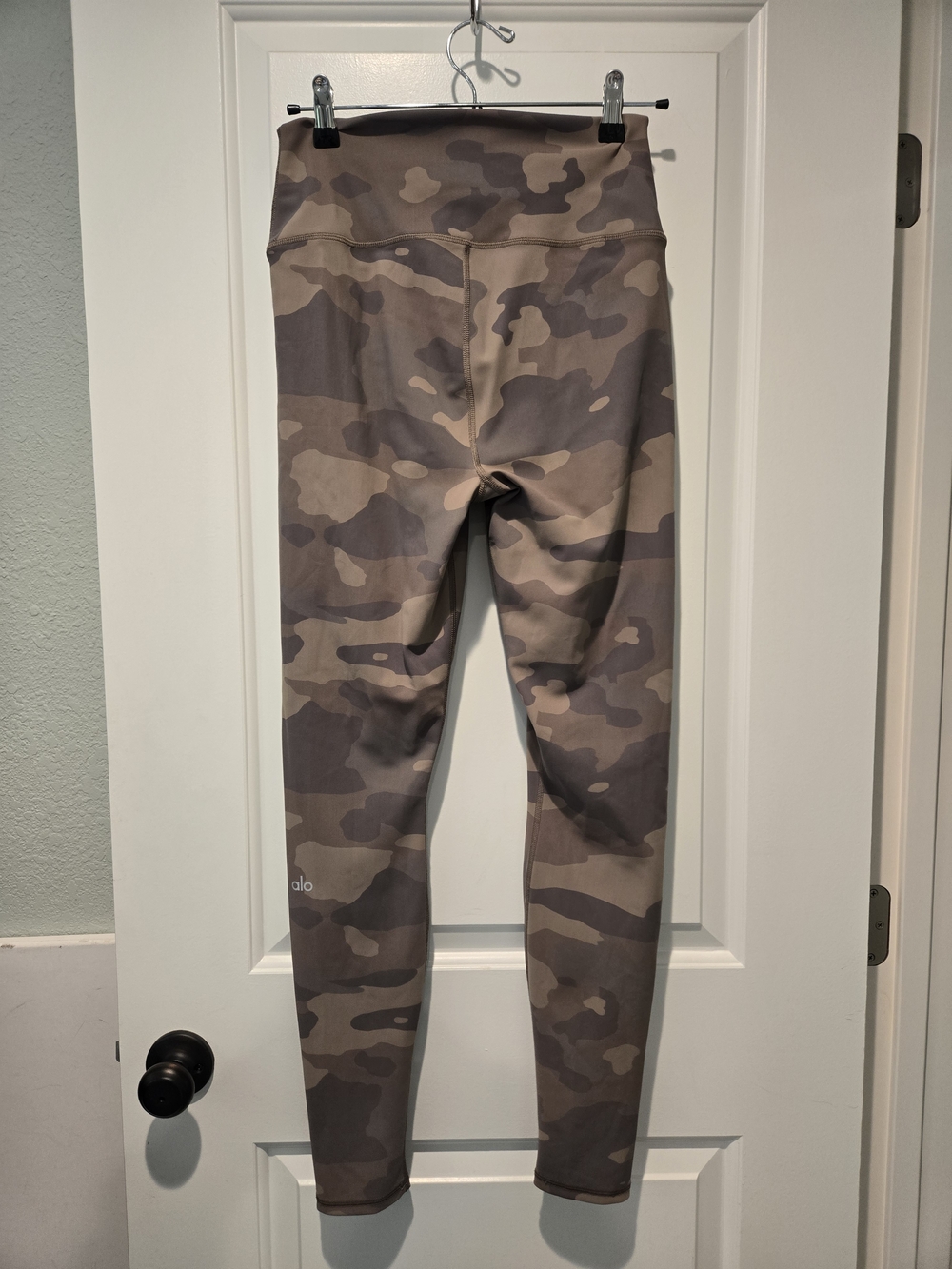 EUC- ALO Yoga High Waist Vapor Leggings in Putty Camouflage Women's Size Large - Picture 6 of 9